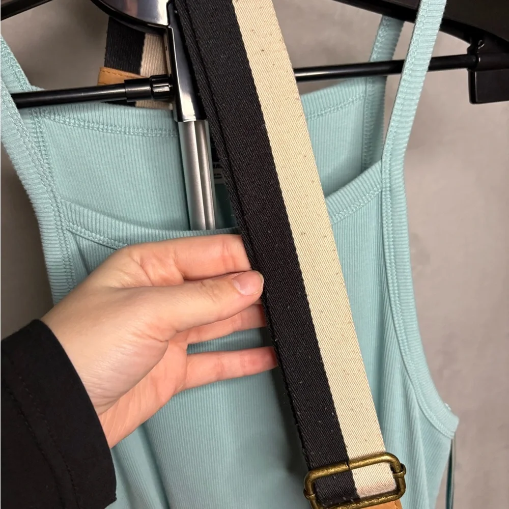 Universal Thread chic tan